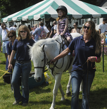 Free Pony Rides by New Canaan Mounted Troop